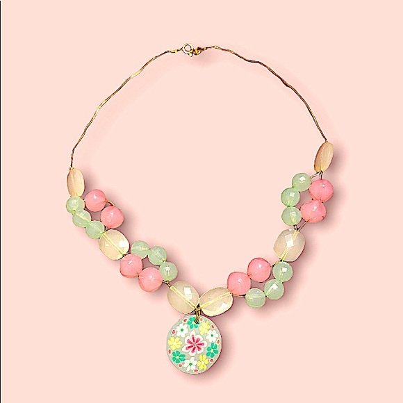 Beautiful Floral Necklace! - Picture 2 of 2
